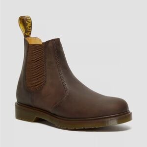 NWT crazy horse leather 2976 chelsea boots